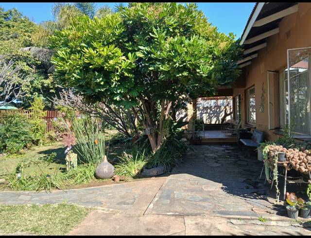 3 BEDROOM HOUSE FOR SALE IN OOS EINDE